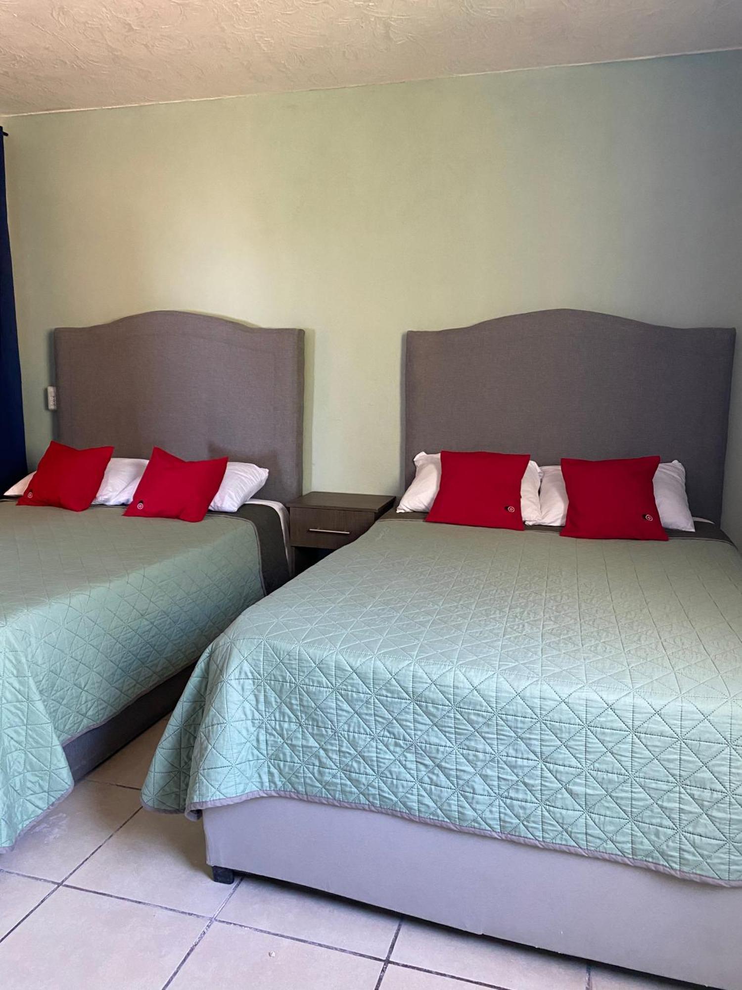 4 Venator House Boutique Aparthotel León Exteriör bild