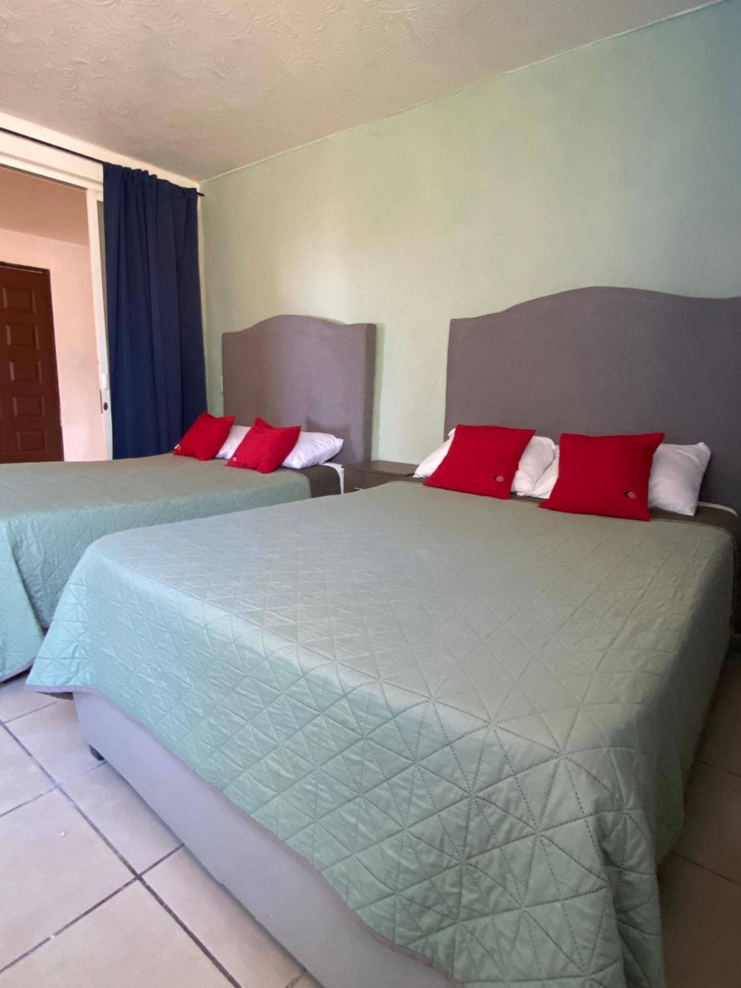 4 Venator House Boutique Aparthotel León Exteriör bild